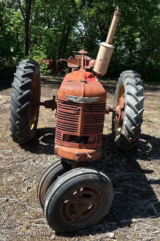 image for item EJ2772 International Harvester Farmall H tractor
