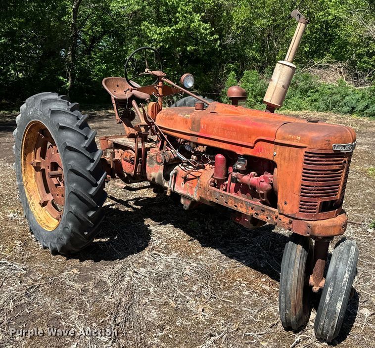 image for item EJ2772 International Harvester Farmall H tractor