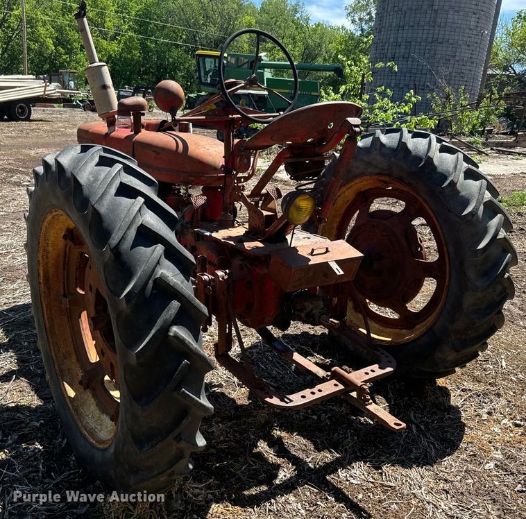 image for item EJ2772 International Harvester Farmall H tractor