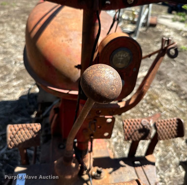 image for item EJ2772 International Harvester Farmall H tractor