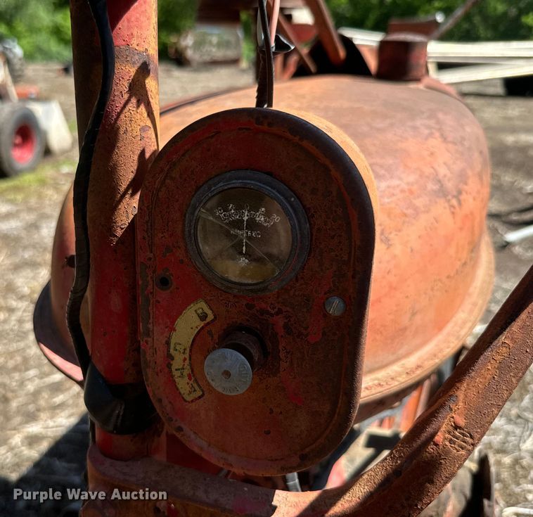 image for item EJ2772 International Harvester Farmall H tractor