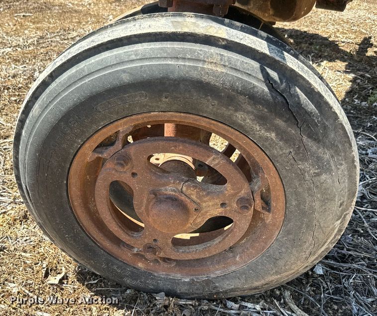 image for item EJ2772 International Harvester Farmall H tractor