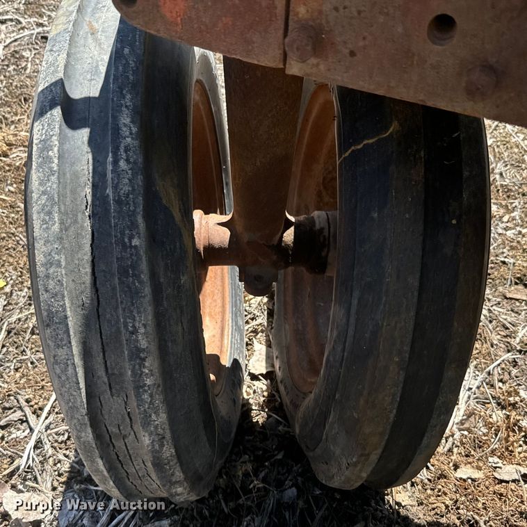 image for item EJ2772 International Harvester Farmall H tractor