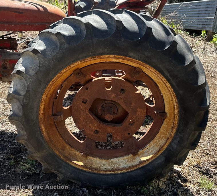 image for item EJ2772 International Harvester Farmall H tractor