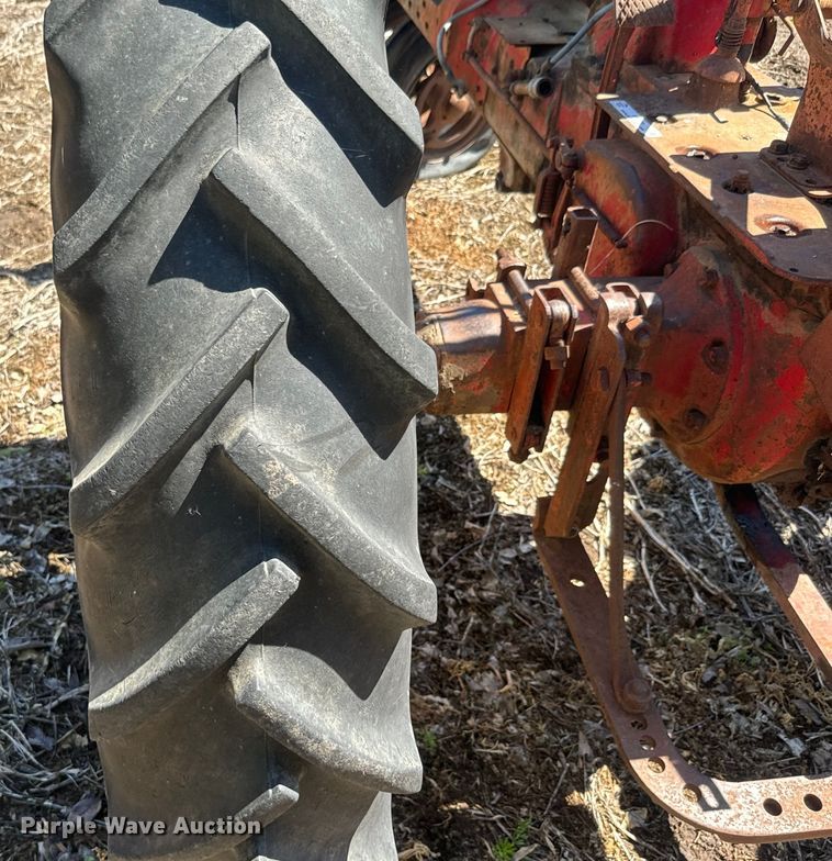 image for item EJ2772 International Harvester Farmall H tractor