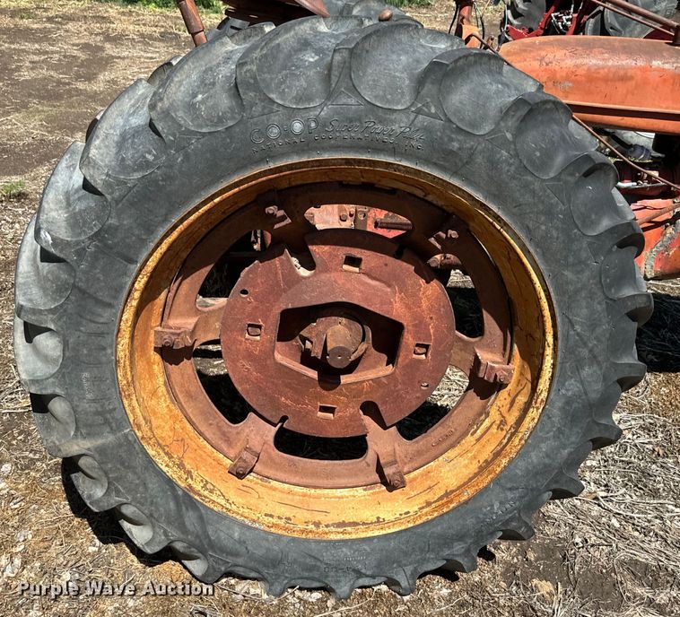 image for item EJ2772 International Harvester Farmall H tractor