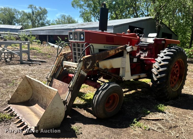image for item EJ2773 1974 International Harvester Farmall 966 tractor