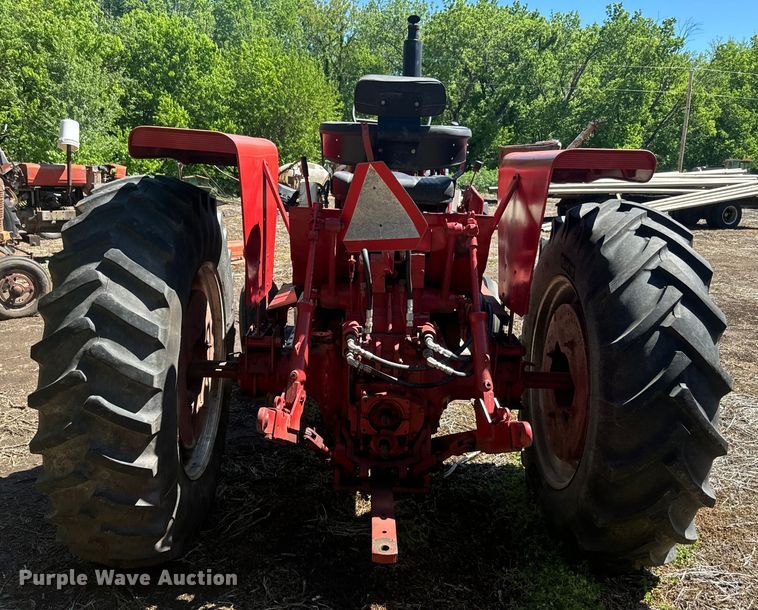 image for item EJ2773 1974 International Harvester Farmall 966 tractor