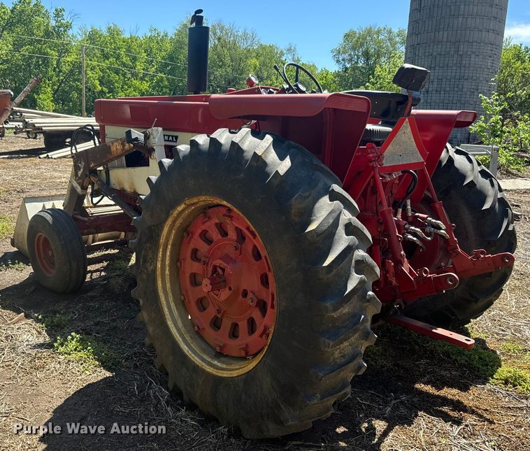 image for item EJ2773 1974 International Harvester Farmall 966 tractor