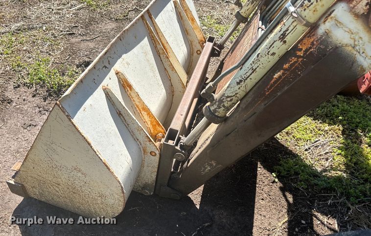 image for item EJ2773 1974 International Harvester Farmall 966 tractor