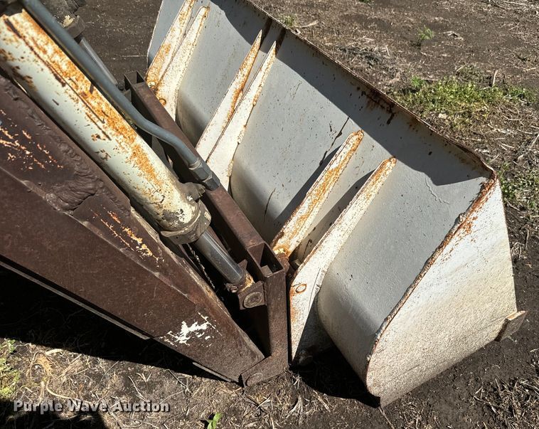 image for item EJ2773 1974 International Harvester Farmall 966 tractor