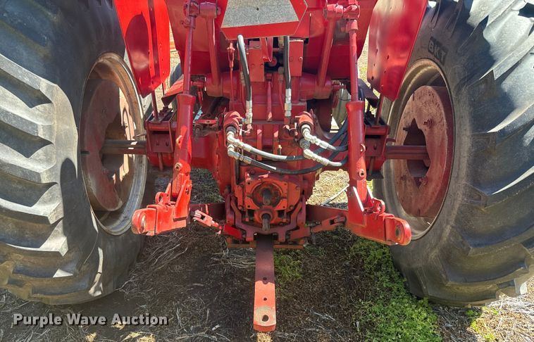 image for item EJ2773 1974 International Harvester Farmall 966 tractor