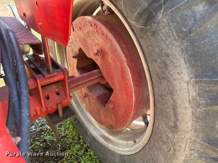 image for item EJ2773 1974 International Harvester Farmall 966 tractor