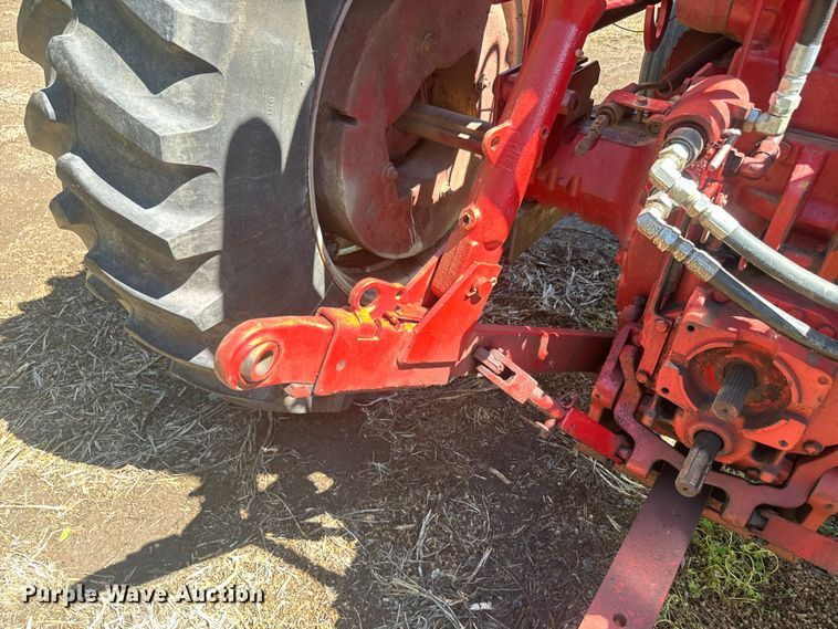 image for item EJ2773 1974 International Harvester Farmall 966 tractor