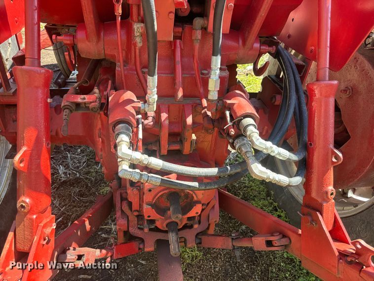 image for item EJ2773 1974 International Harvester Farmall 966 tractor