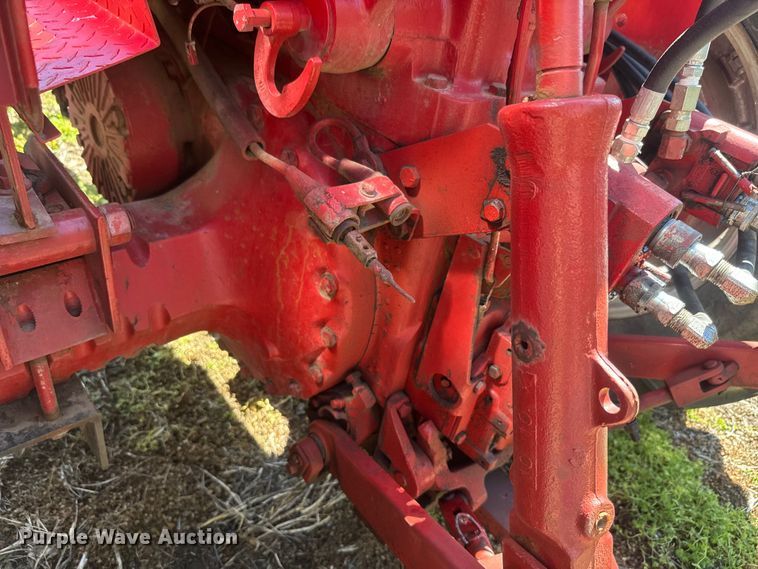 image for item EJ2773 1974 International Harvester Farmall 966 tractor