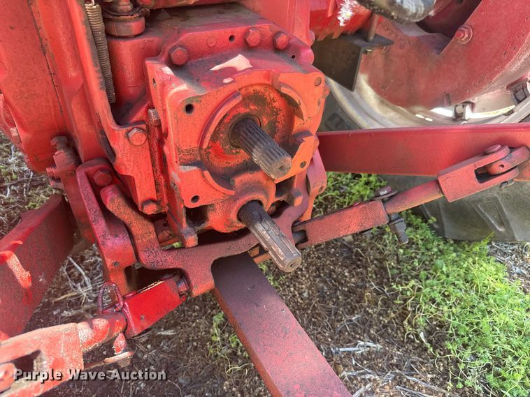 image for item EJ2773 1974 International Harvester Farmall 966 tractor