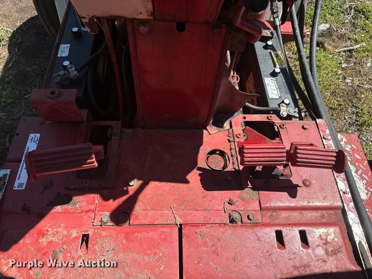 image for item EJ2773 1974 International Harvester Farmall 966 tractor