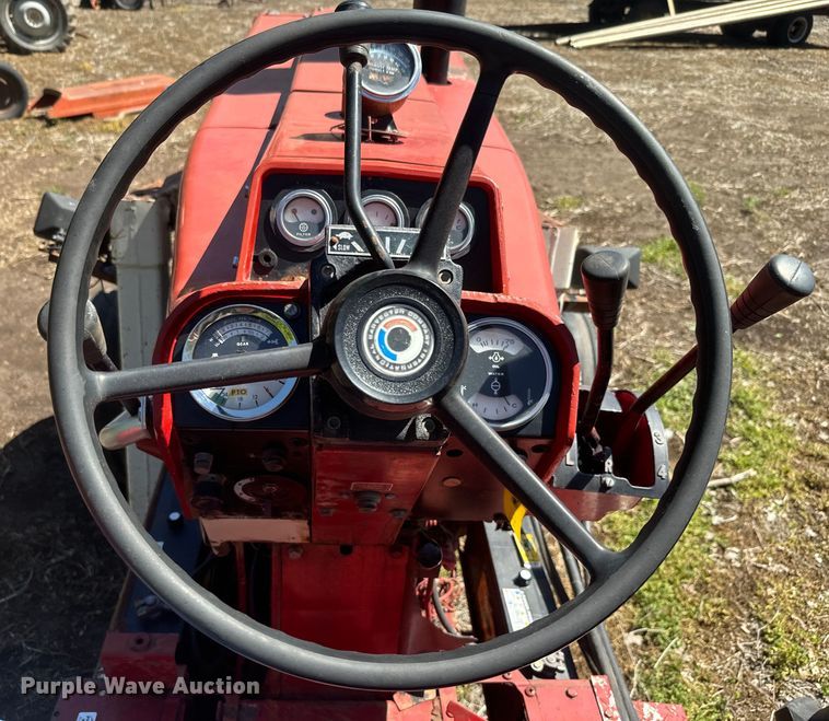 image for item EJ2773 1974 International Harvester Farmall 966 tractor