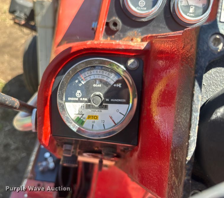 image for item EJ2773 1974 International Harvester Farmall 966 tractor