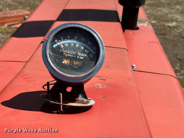 image for item EJ2773 1974 International Harvester Farmall 966 tractor