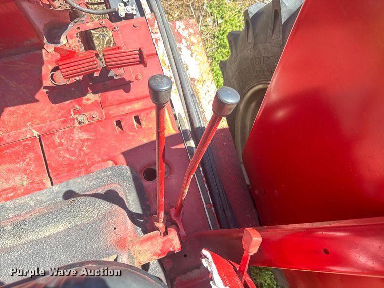 image for item EJ2773 1974 International Harvester Farmall 966 tractor