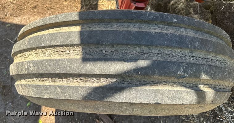 image for item EJ2773 1974 International Harvester Farmall 966 tractor