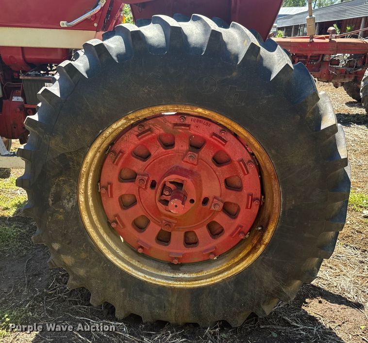 image for item EJ2773 1974 International Harvester Farmall 966 tractor