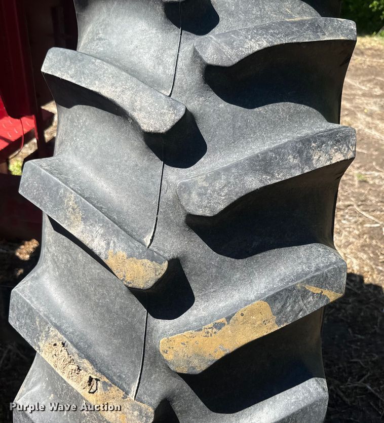 image for item EJ2773 1974 International Harvester Farmall 966 tractor