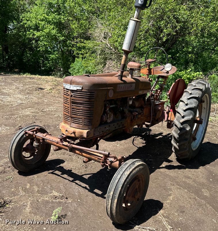 image for item EJ2774 1948 International Harvester Farmall H tractor