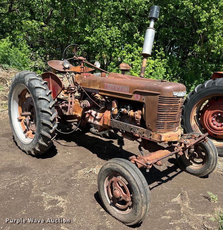 image for item EJ2774 1948 International Harvester Farmall H tractor