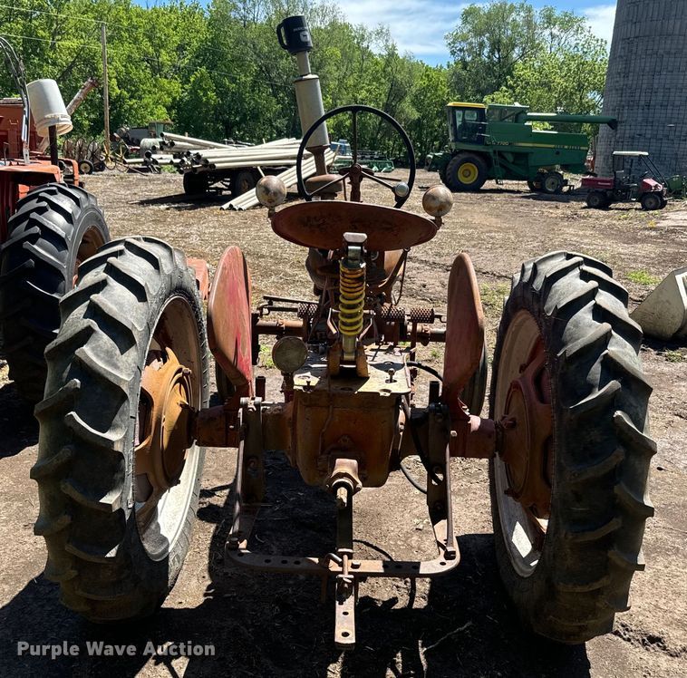 image for item EJ2774 1948 International Harvester Farmall H tractor