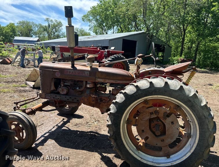 image for item EJ2774 1948 International Harvester Farmall H tractor