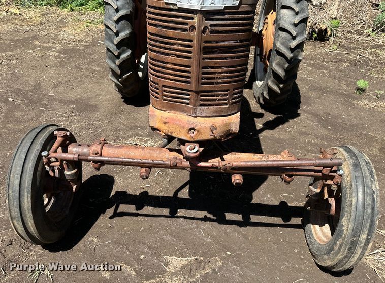 image for item EJ2774 1948 International Harvester Farmall H tractor