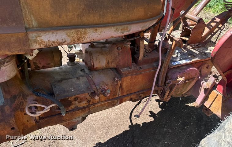 image for item EJ2774 1948 International Harvester Farmall H tractor