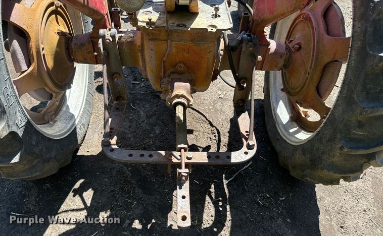 image for item EJ2774 1948 International Harvester Farmall H tractor