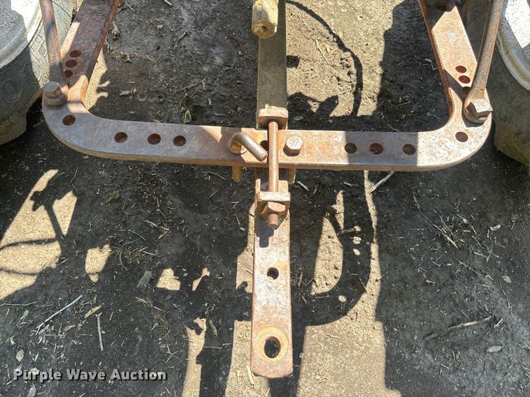 image for item EJ2774 1948 International Harvester Farmall H tractor