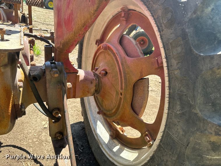 image for item EJ2774 1948 International Harvester Farmall H tractor