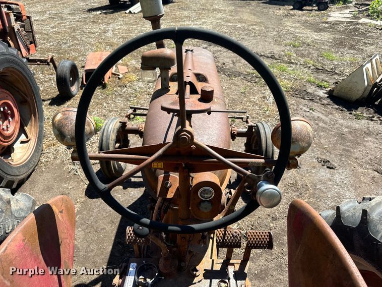 image for item EJ2774 1948 International Harvester Farmall H tractor