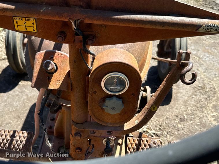 image for item EJ2774 1948 International Harvester Farmall H tractor