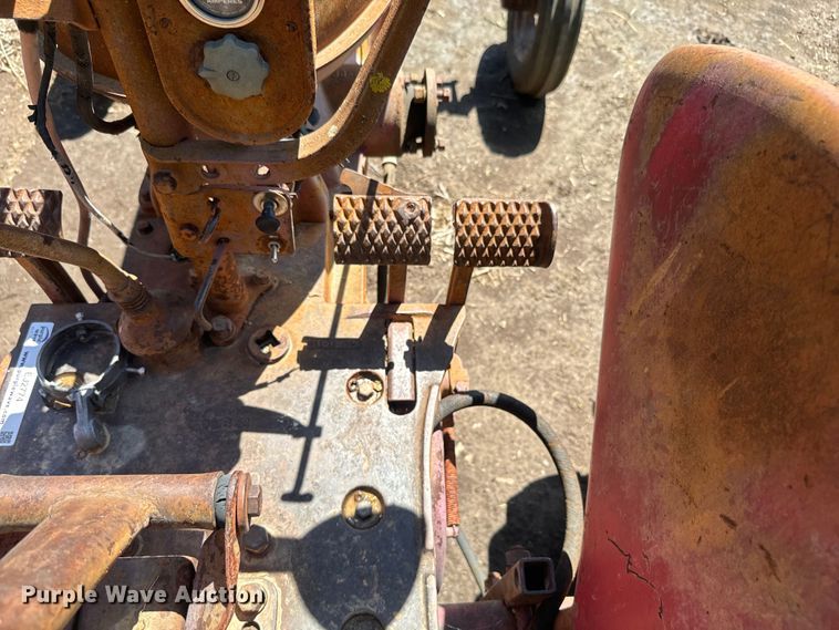 image for item EJ2774 1948 International Harvester Farmall H tractor