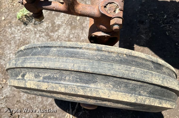 image for item EJ2774 1948 International Harvester Farmall H tractor