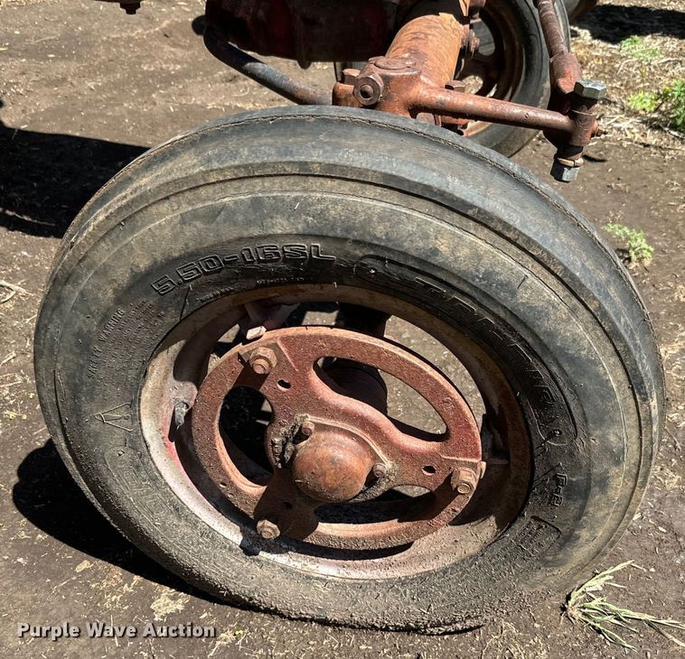 image for item EJ2774 1948 International Harvester Farmall H tractor