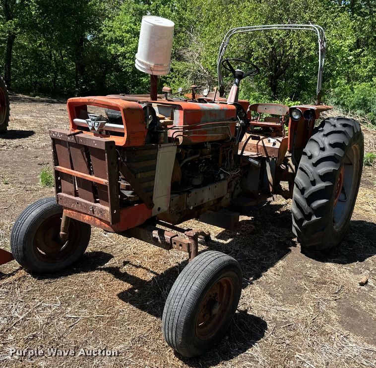 image for item EJ2775 1966 Massey Ferguson MF180 tractor