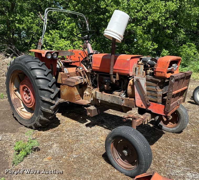 image for item EJ2775 1966 Massey Ferguson MF180 tractor