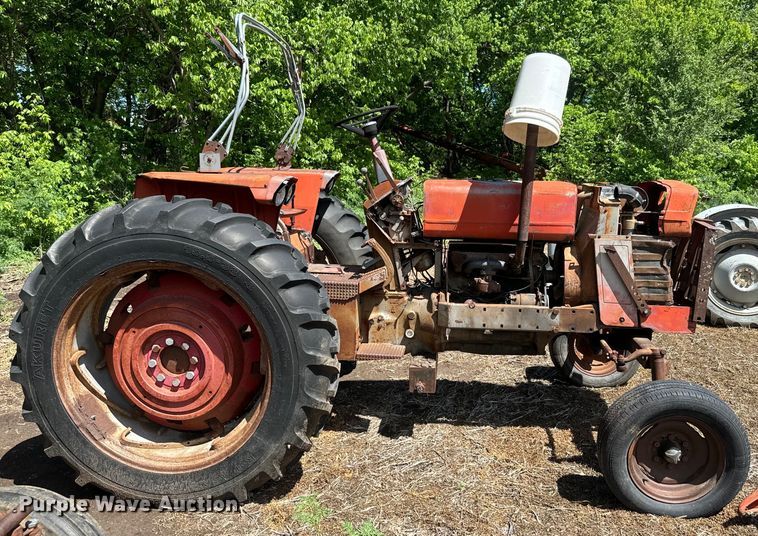 image for item EJ2775 1966 Massey Ferguson MF180 tractor