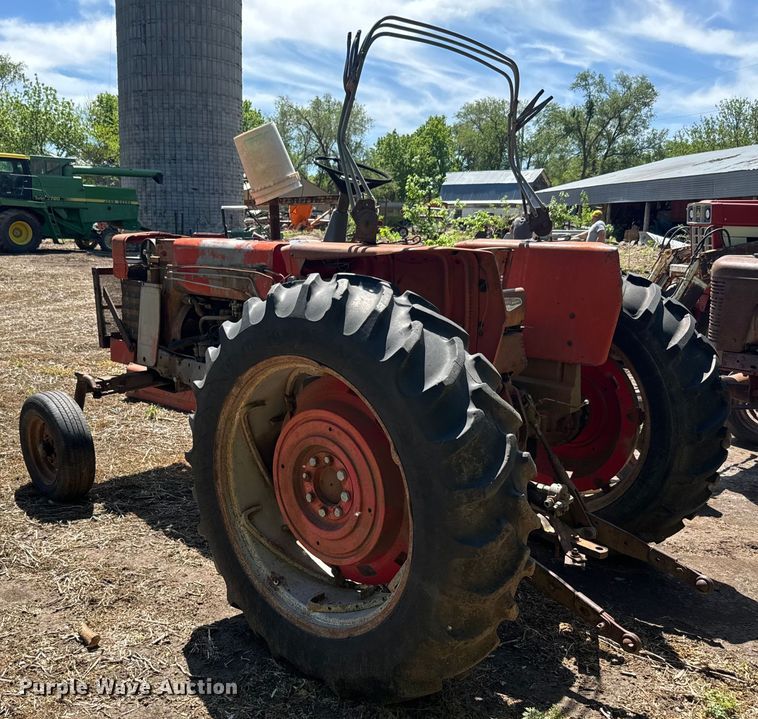image for item EJ2775 1966 Massey Ferguson MF180 tractor