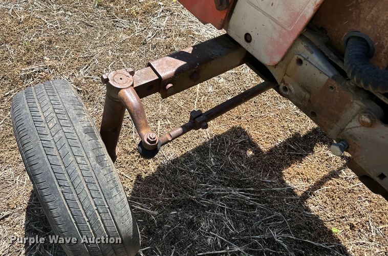 image for item EJ2775 1966 Massey Ferguson MF180 tractor