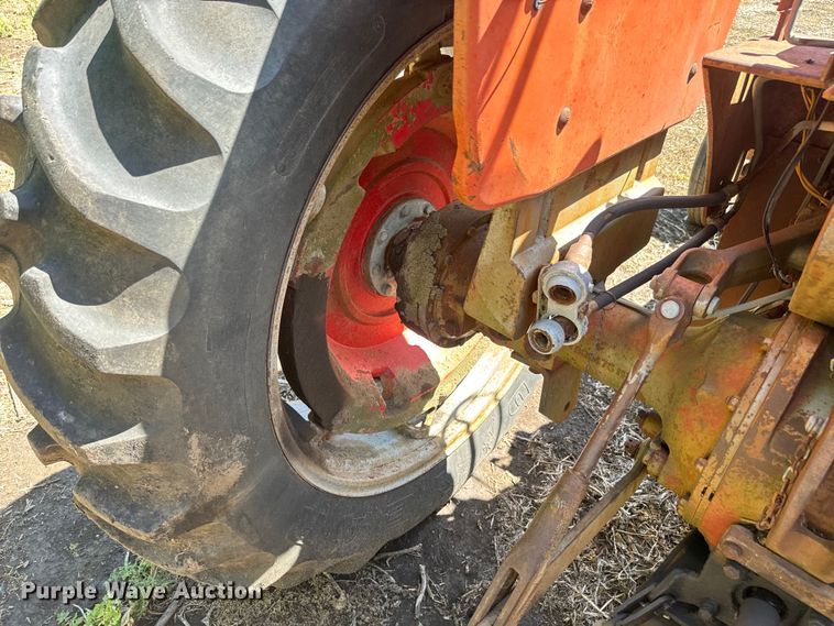 image for item EJ2775 1966 Massey Ferguson MF180 tractor