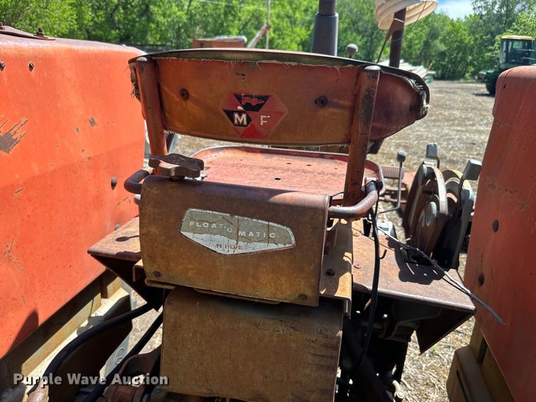 image for item EJ2775 1966 Massey Ferguson MF180 tractor
